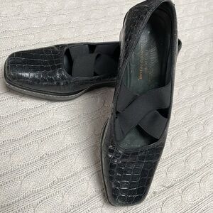 Women’s 8M Donald Pliner Pela Mary Jane Wedge Pump Heels Black Croc Print xcross